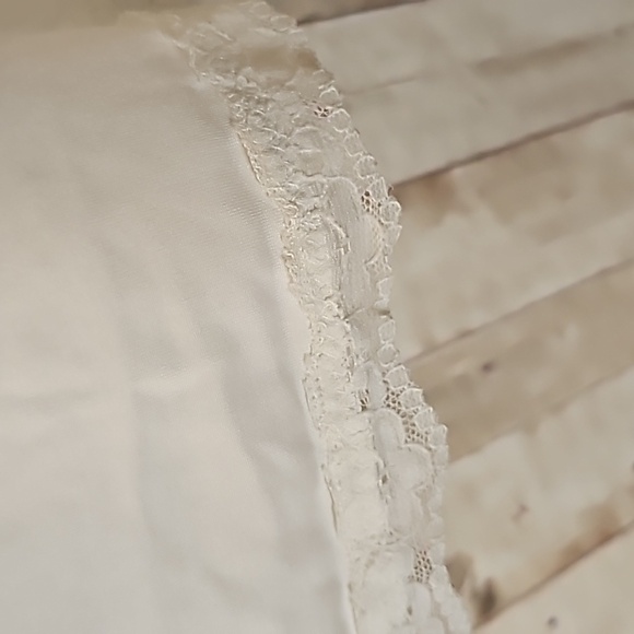 ❄️B7❤️🔹️White Lace Trim Cami - Picture 2 of 4